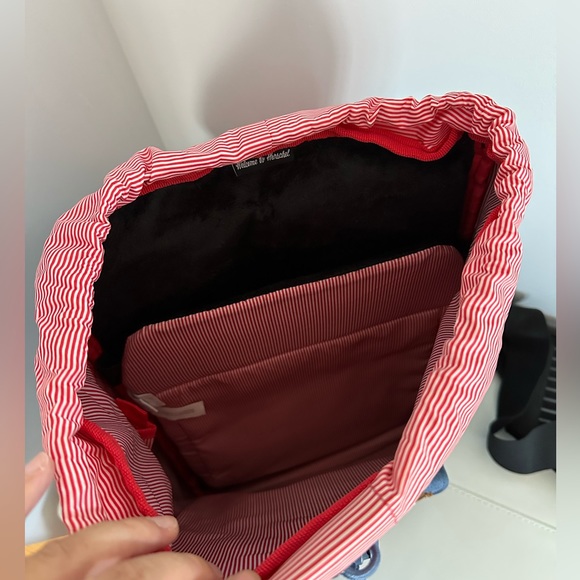 herschel backpack - Picture 3 of 3